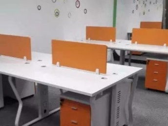 深圳辦公用品工廠直銷 現貨辦公桌、屏風卡位、老板桌與辦公椅一站式采購指南